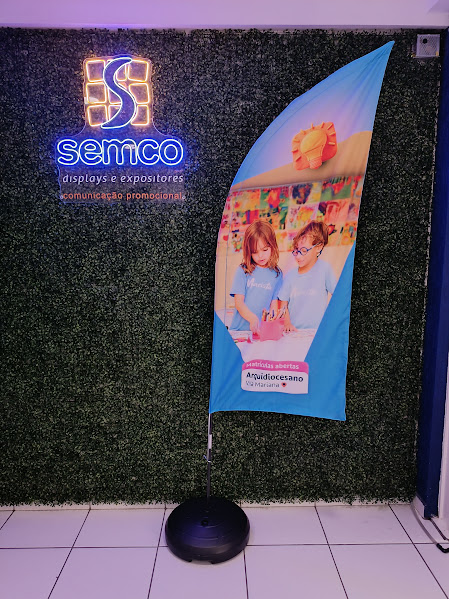 bandeira de propaganda de loja 2 semco displays sao paulo