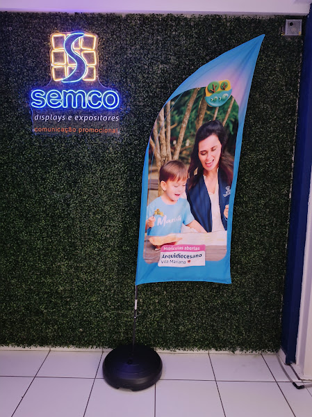 bandeira de propaganda de loja 3 semco displays sao paulo