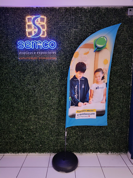 bandeira de propaganda de loja 4 semco displays sao paulo