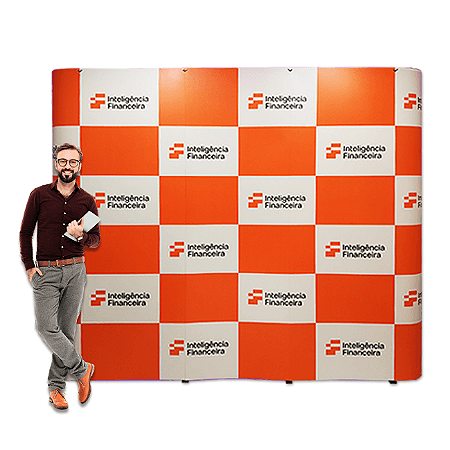 Painel pantográfico reto — backdrop retrátil para evento corporativo São Paulo